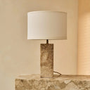 Tavellio Tafellamp ROSIE in crème in interieur