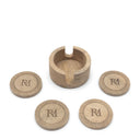 Vier RM Isola onderzetters met RM-monogram naast de houten houder